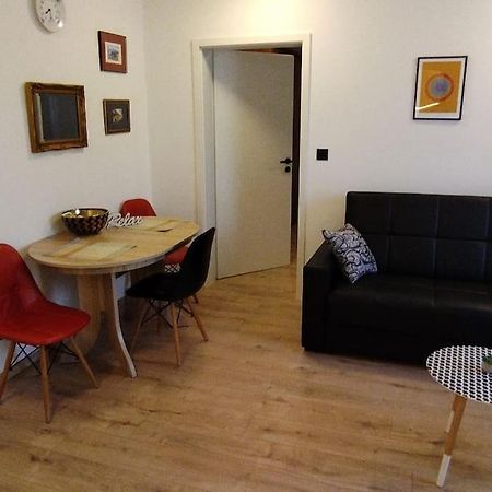 Cute Apartment Marla Art Close To Center Pula Bagian luar foto