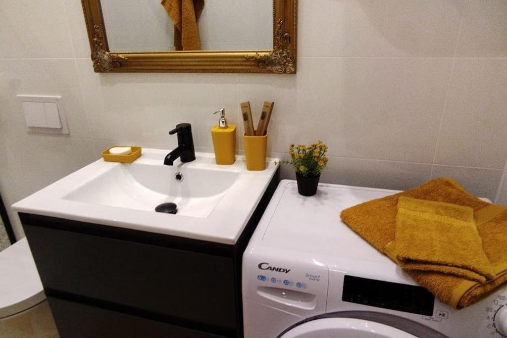 Cute Apartment Marla Art Close To Center Pula Bagian luar foto