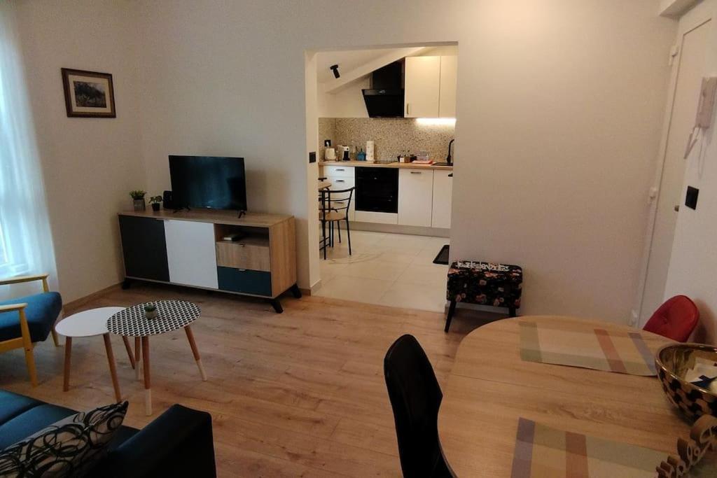 Cute Apartment Marla Art Close To Center Pula Bagian luar foto