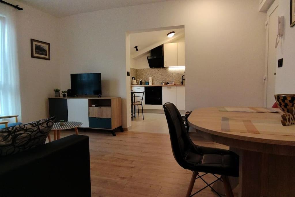 Cute Apartment Marla Art Close To Center Pula Bagian luar foto